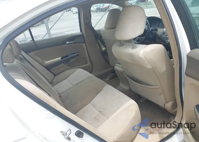 1HGCP26398A108260: 42534471