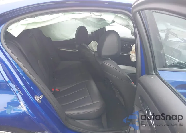 WBA5R7C52KAJ81818: 42536074