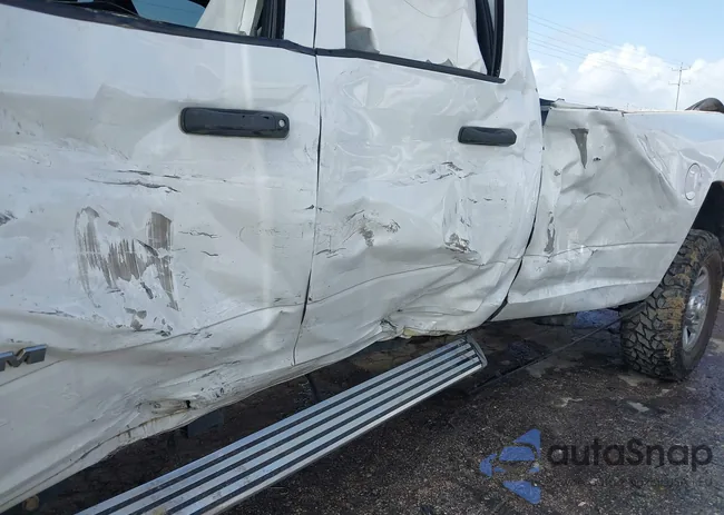 3C6UR5HJ6NG125807: 42536828