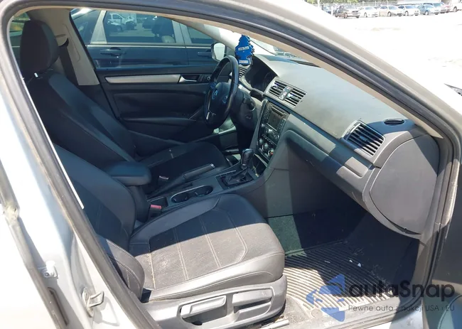 1VWBN7A3XEC096704: 42536389