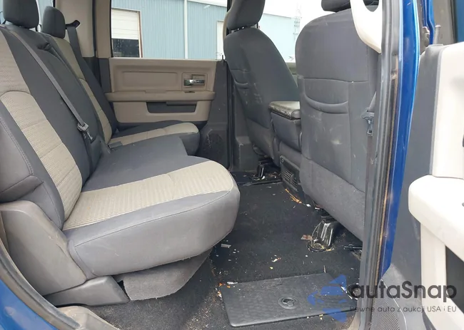 1D3HV13T49S768086: 42539916