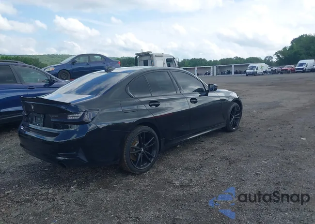 WBA5R7C59KFH27326: 42539224