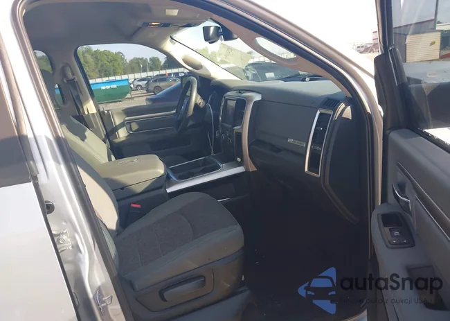 1C6RR7LG3JS137901: 42541095