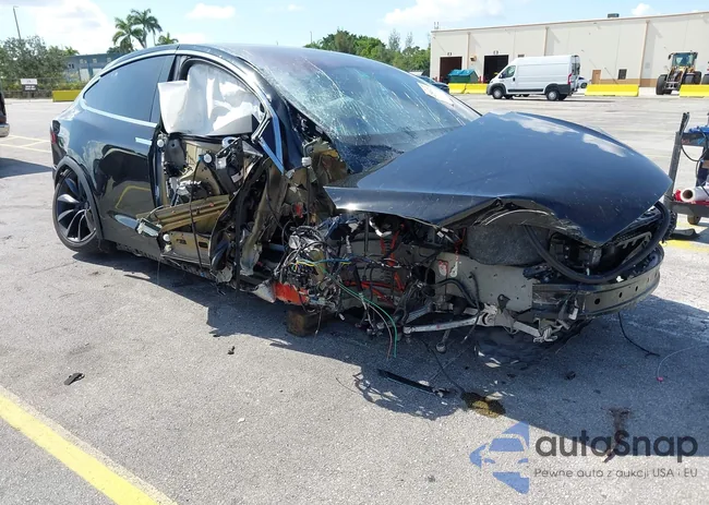 5YJXCBE24LF239827: 42541257