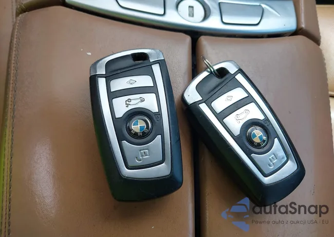 WBAKB8C50CC963425: 42543576