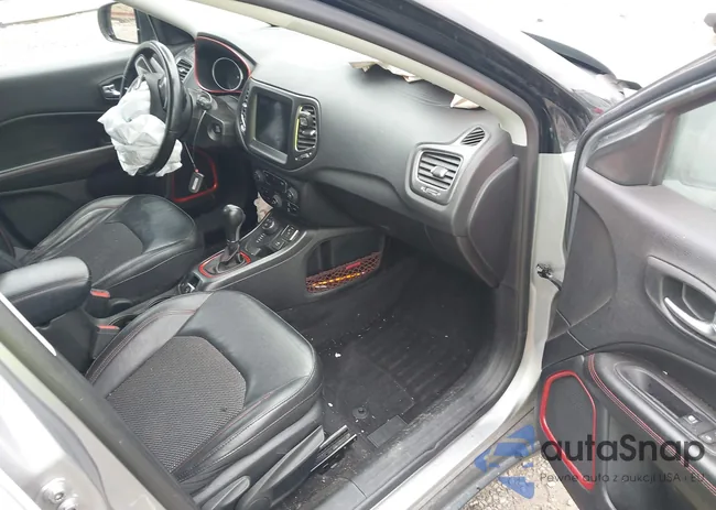 3C4NJDDB7KT671001: 42545535