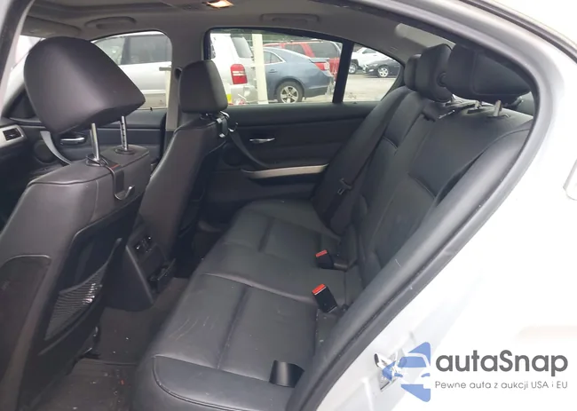 WBAVD33596KV61844: 42547118