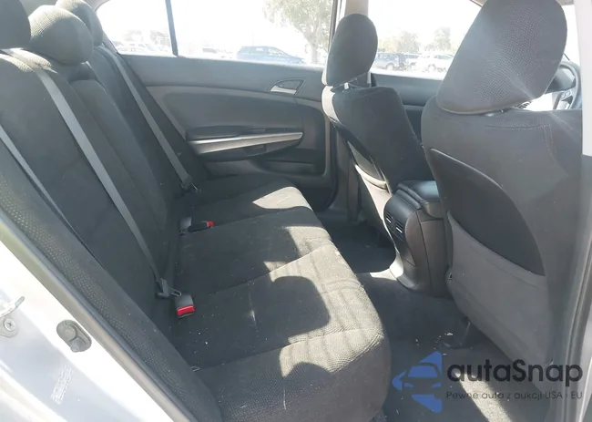 1HGCP2F7XAA166645: 42546166