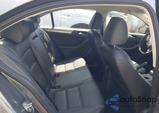 3VWDB7AJ1JM214647: 42548108