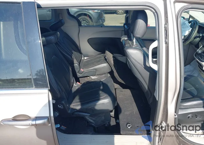 2C4RC1EG7JR144274: 42551551