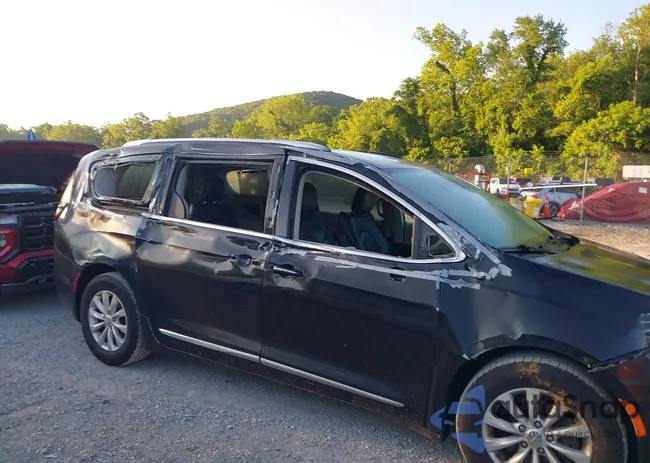 2C4RC1BG4KR583065: 42552556