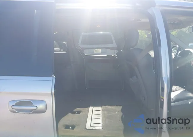 2C8GP64LX5R594299: 42552612