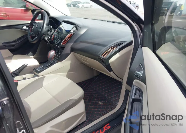 1FADP3F26DL142399: 42552998