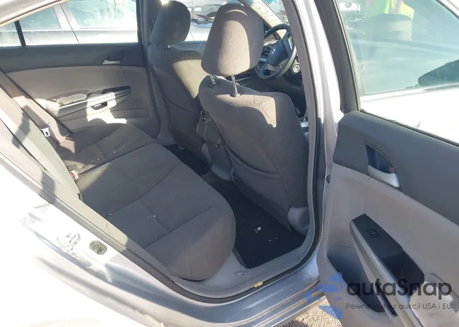 1HGCP26789A084764: 42553048