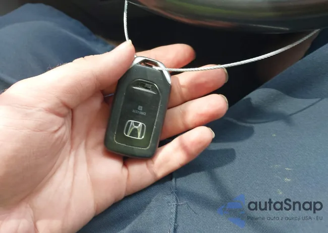 1HGCR3F98HA015928: 42553437