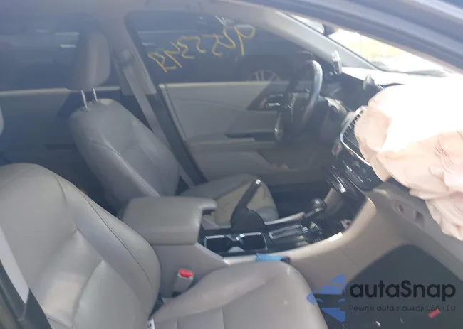 1HGCR3F98HA015928: 42553437