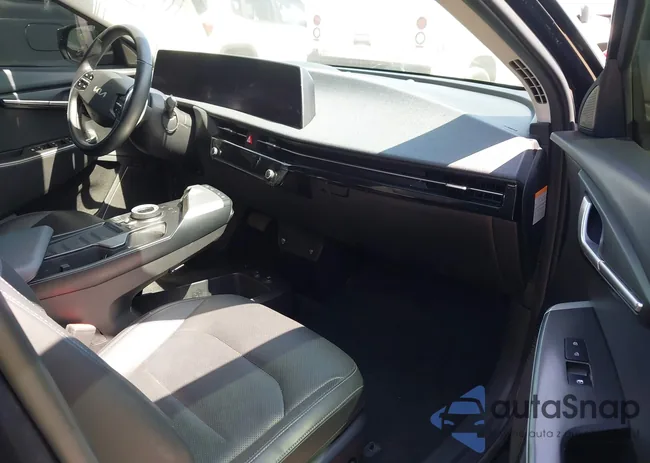 KNDC34LA4P5100289: 42555753