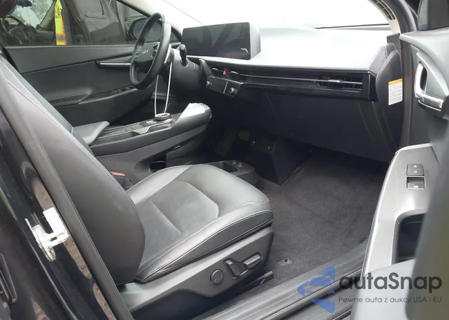 KNDC34LA4P5100289: 42555753