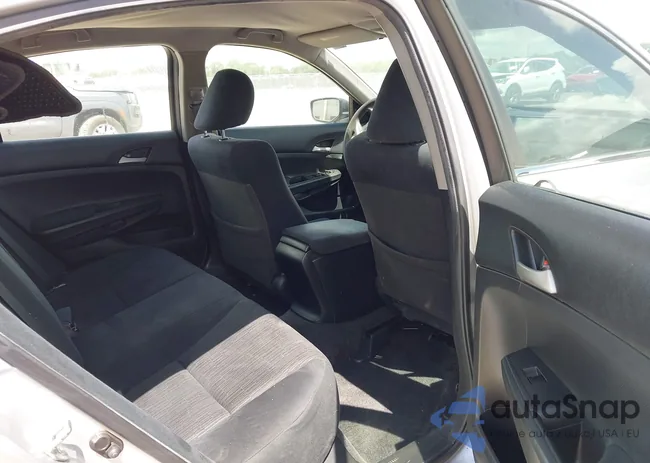 1HGCP2F38BA016774: 42557838