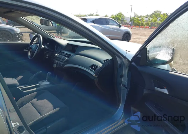 1HGCP2F30BA156253: 42557331