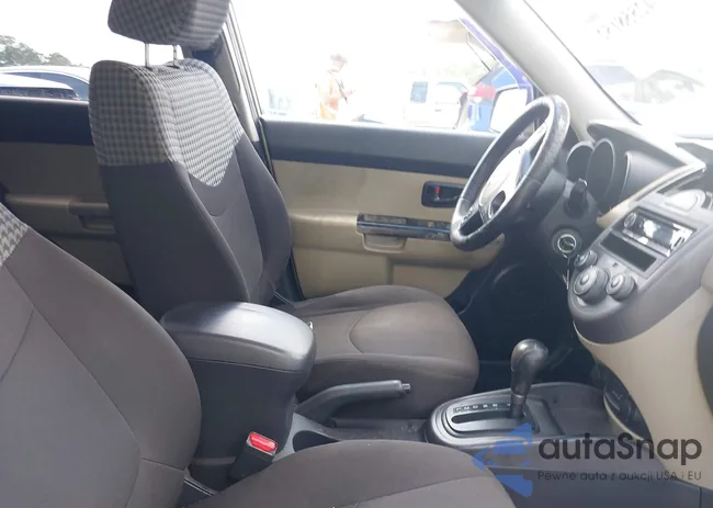 KNDJT2A21A7066749: 42558152