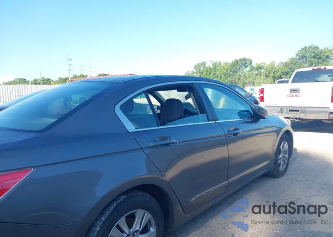 1HGCP2F48BA108945: 42560846