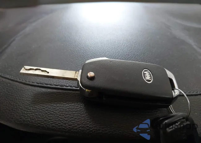 3KPF24AD0KE127175: 42560128