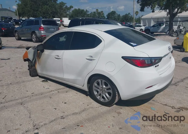 3MYDLBZV3GY113638: 42562670