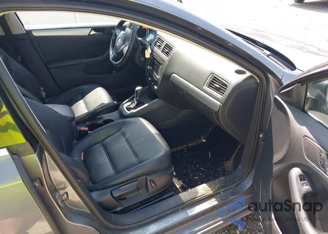 3VWDP7AJ9DM370201: 42562810