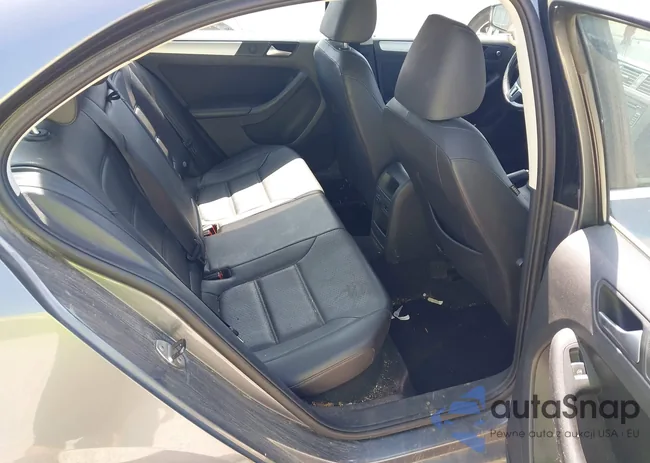 3VWDP7AJ9DM370201: 42562810