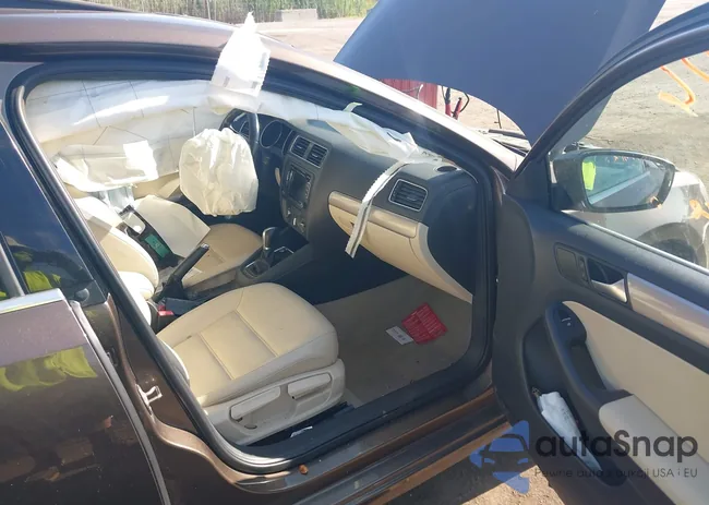 3VWD17AJ5FM411217: 42563776