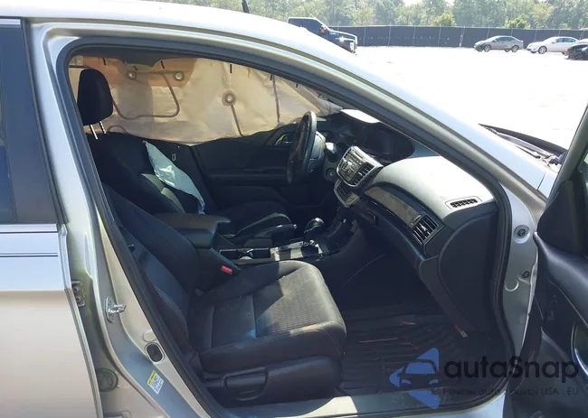 1HGCR2F5XDA157926: 42563368