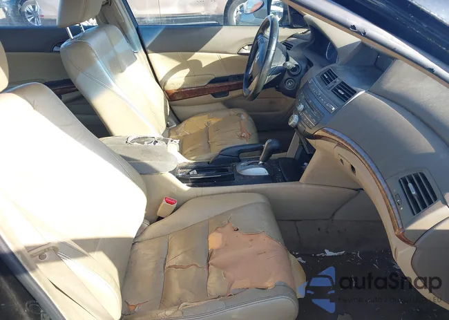 1HGCP26828A076554: 42563502