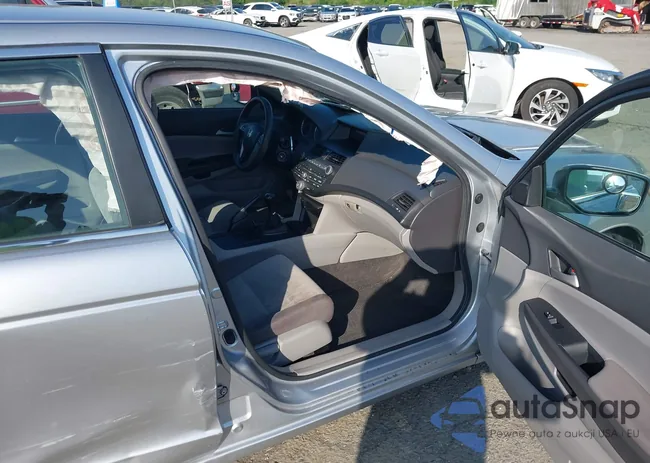 1HGCP2E318A151708: 42565049