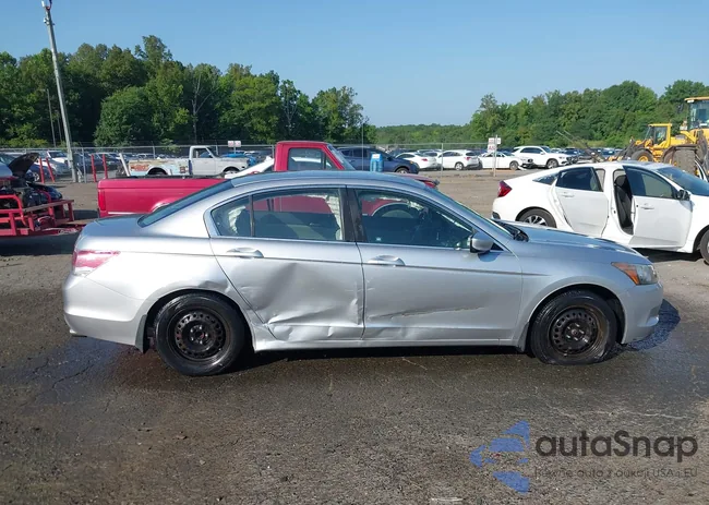 1HGCP2E318A151708: 42565049