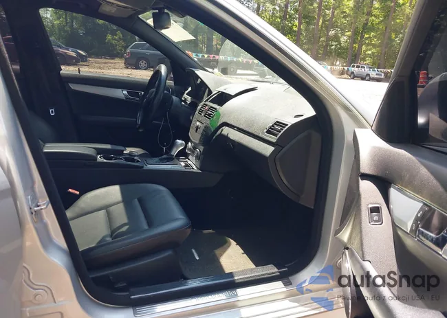 WDDGF81X08F117289: 42564147