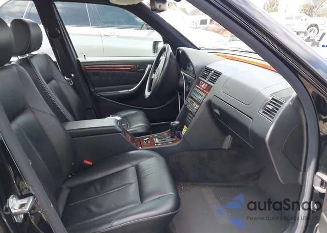 WDBHA29G5WA583937: 42564355