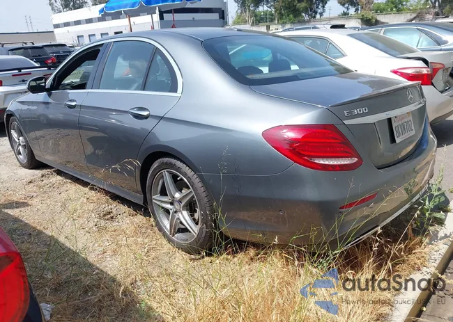 WDDZF4JB7HA031920: 42564376