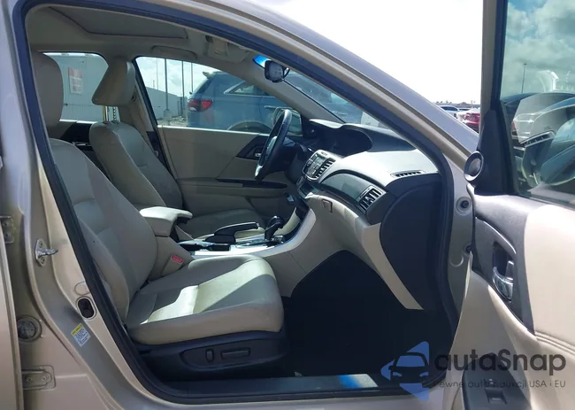 1HGCR2F83DA142985: 42567589