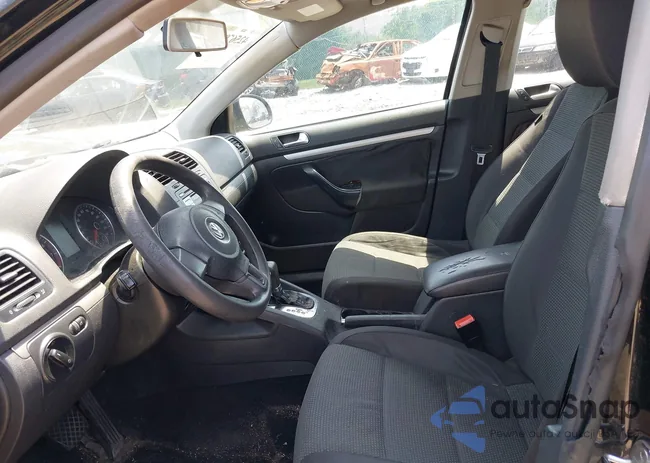 3VWJZ7AJ9AM002013: 42567916