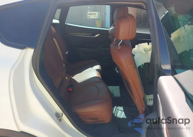 ZN661XUA0JX279010: 42567209