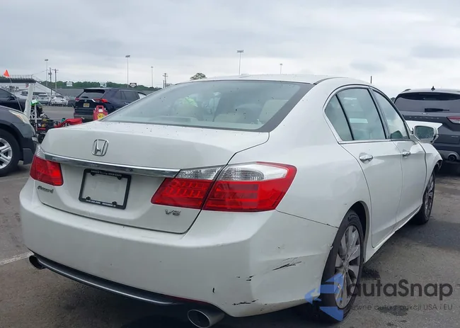 1HGCR3F8XDA022347: 42568677