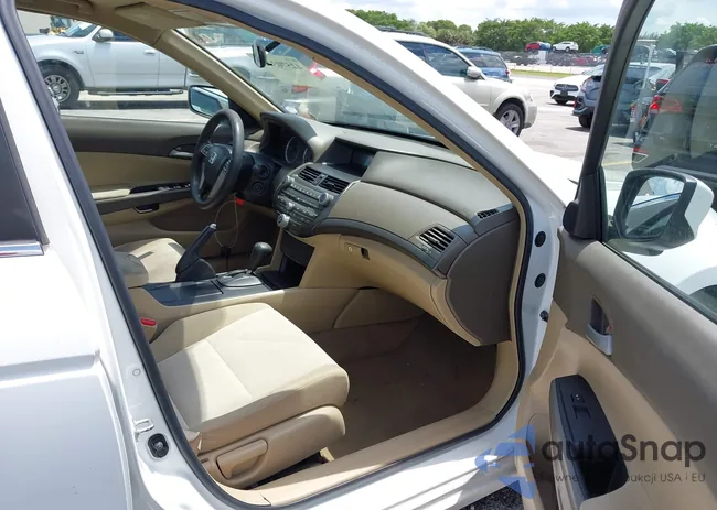 1HGCP26358A136802: 42570328