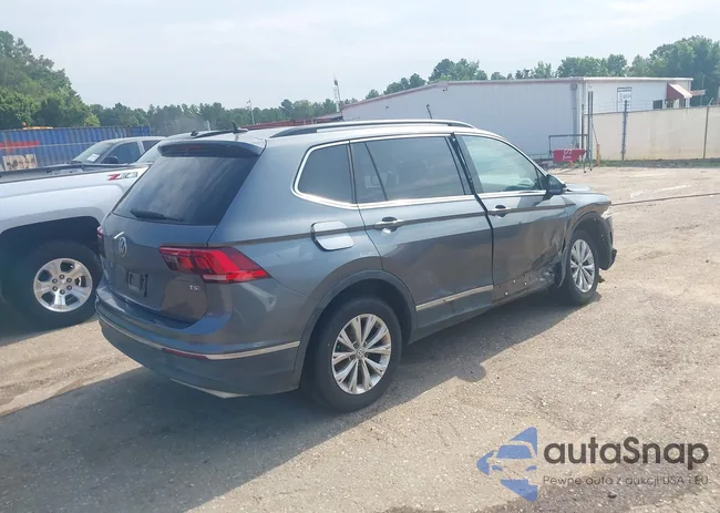 3VV3B7AX1JM045203: 42572229