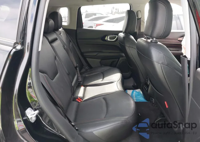 3C4NJDDB1NT227990: 42574077