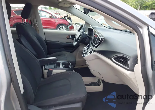 2C4RC1FG9JR104549: 42573235