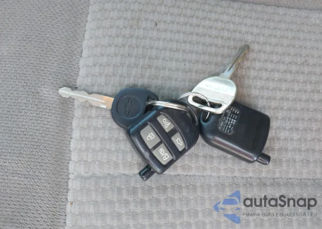 1GNDT13S172279329: 42577894