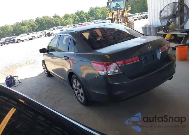 1HGCP2F30BA104492: 42578848