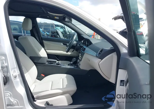 WDDGF4HB1EA951907: 42580563