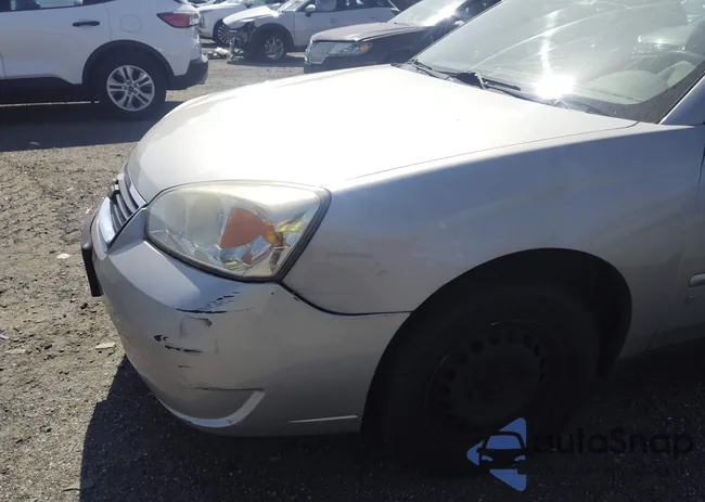 1G1ZS58F18F113304: 42580705